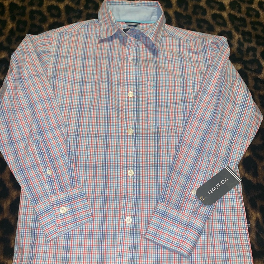 🚨🚨S O L D 🚨🚨NWT Nautica button down shirt 👕